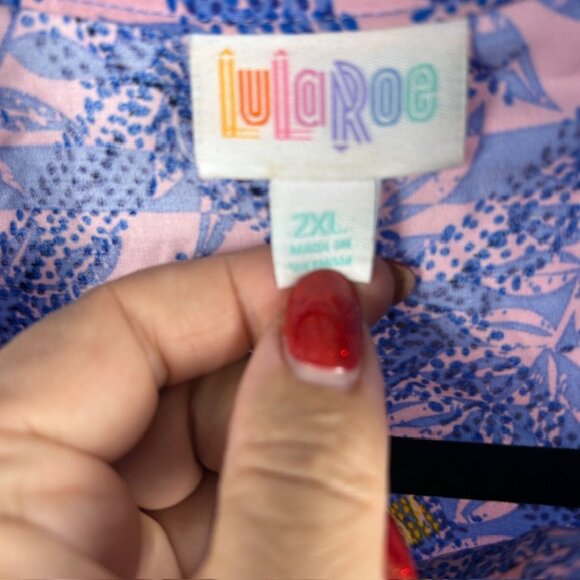 LuLaRoe Amy Women’s 2XL Button Up Rayon Shirt Artsy Geometric Purple Pink Yellow - Picture 5 of 6